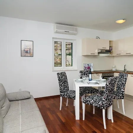 Nice Apartment In Sutivan With Wifi * Sutivan