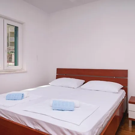 Nice Apartment In Sutivan With Wifi Apartment *