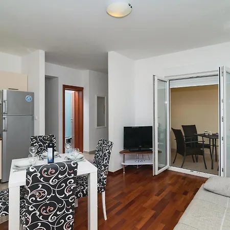 Nice Apartment In Sutivan With Wifi Sutivan